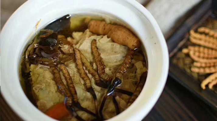 鮮香滋補！鮮冬蟲夏草燉雞湯的美味做法