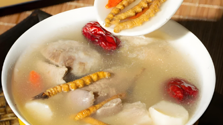 長(zhǎng)期吃冬蟲夏草能長(zhǎng)頭發(fā)嗎？科學(xué)解讀與實(shí)用建議